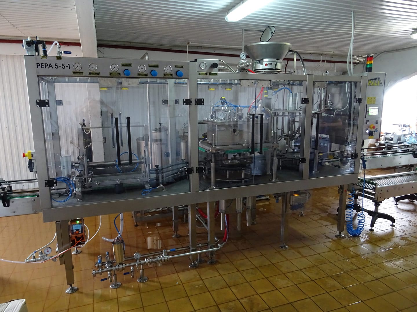 step-by-step filling machine